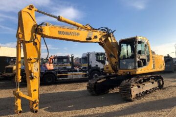 ESCAVATORE CINGOLATO KOMATSU PC200